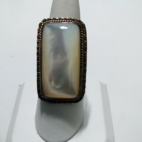 Mother of Pearl Ring - Picture 1 of 8